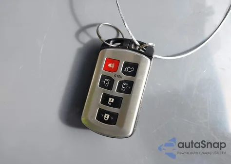 2016 Toyota Sienna Limited 7 Passenger/Limited Premium 7 Passenger/Xle 7 Passenger/Xle 8 Passenger z USA, uszkodzony, nr VIN 5TDYK3DC6GS708182